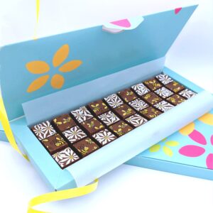 Medium Box of chocolates with bees and daisies pattern
